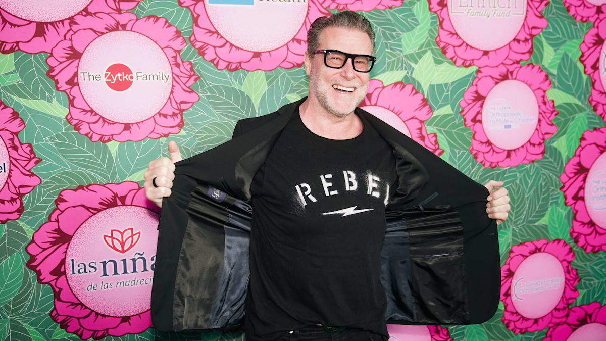 Tori Spelling’s Ex Dean McDermott Passionately Kisses Apparent New GF Lily Calo at L.A. Airport: Photos