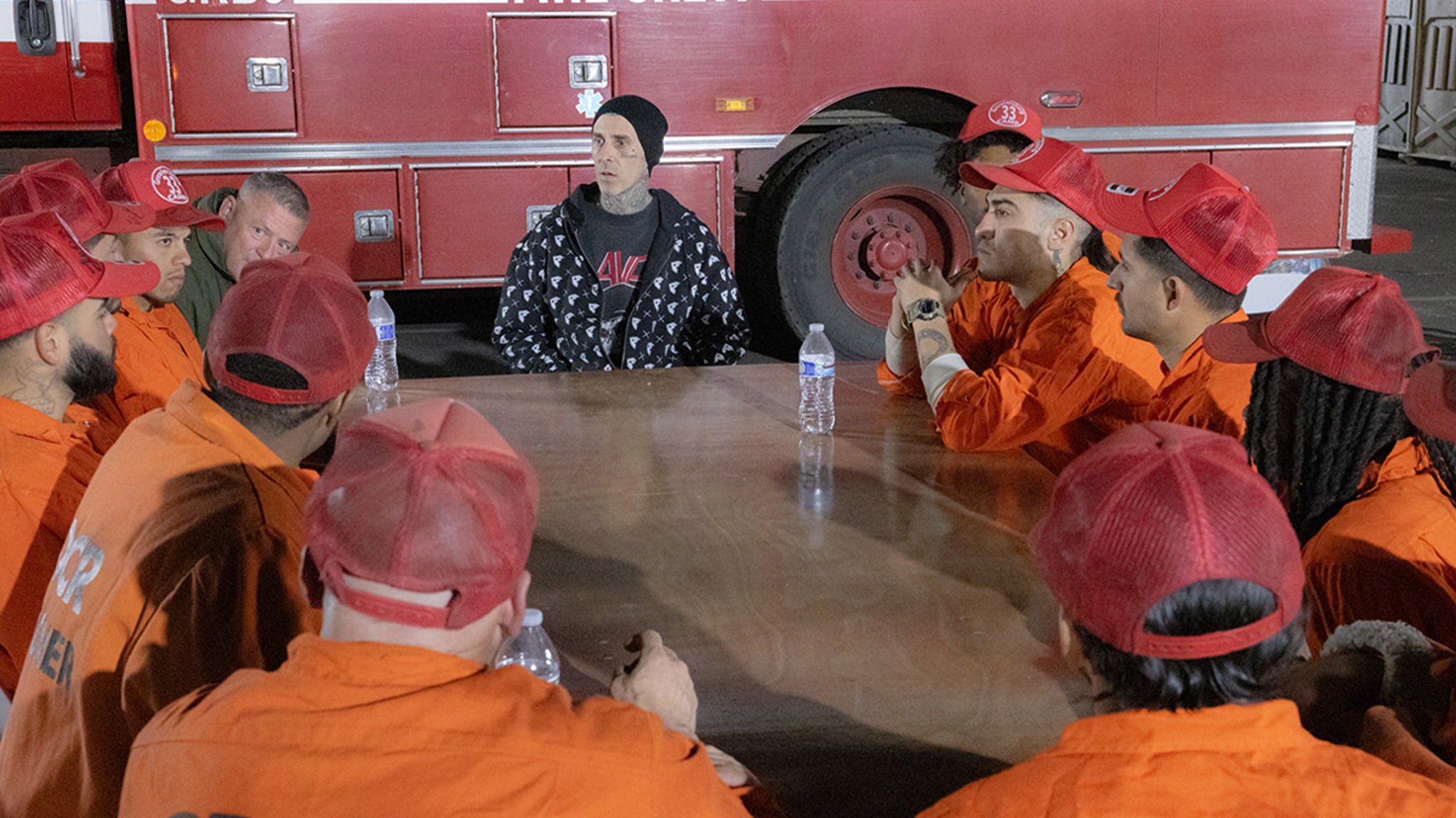 travis-barker-meets-incarcerated-firefighters-la-w-5262.jpeg