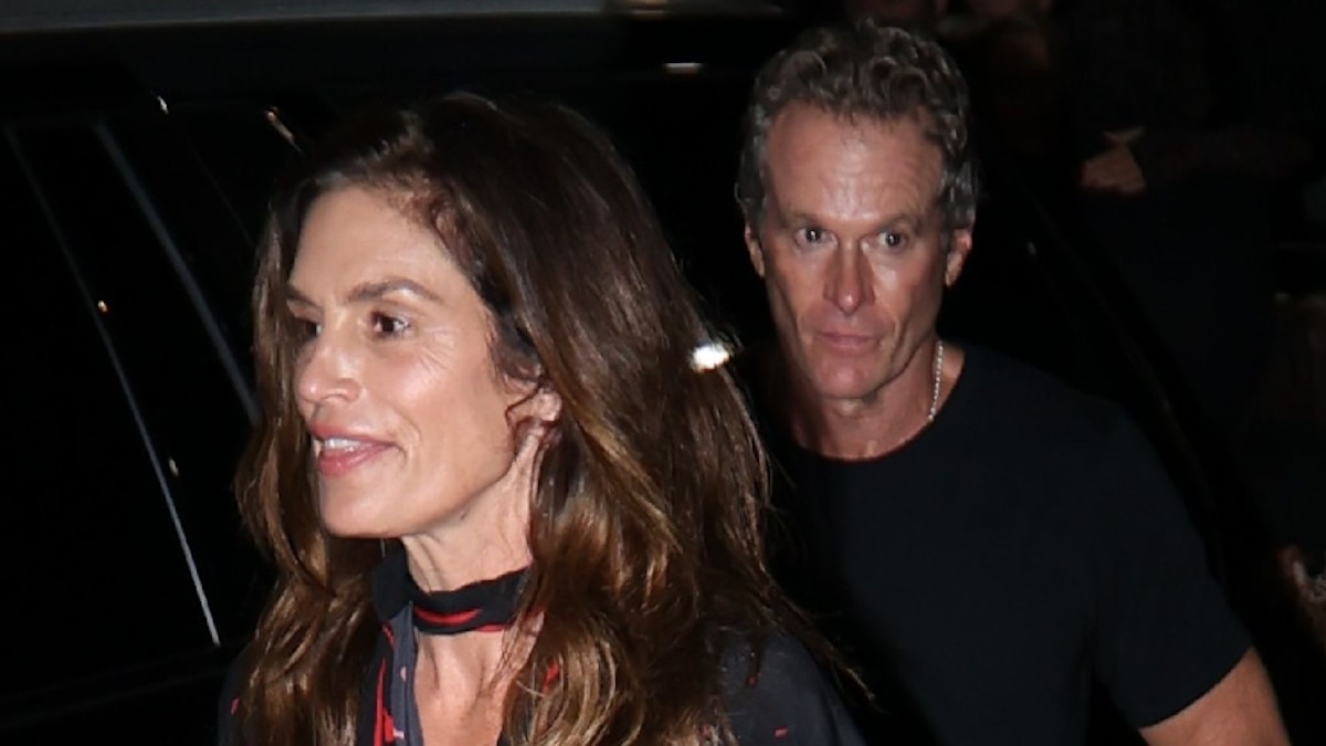 cindy-crawford-leather-pants-date-night-hollywood--6940.jpeg