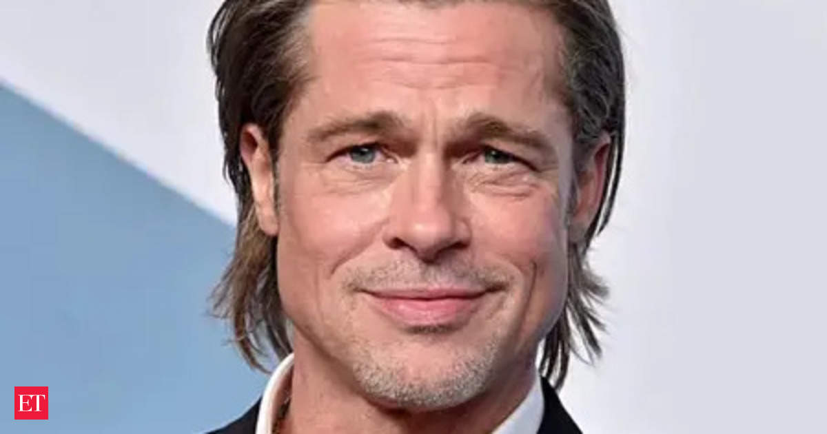 brad-pitt-ines-de-ramon-toi-etimes-2804.jpeg