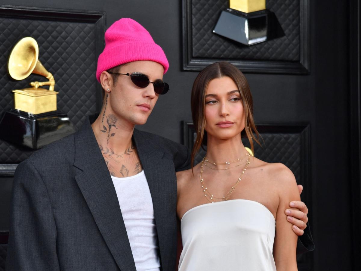 hailey-bieber-solo-outing-justin-bieber-disrespect-6852.jpeg