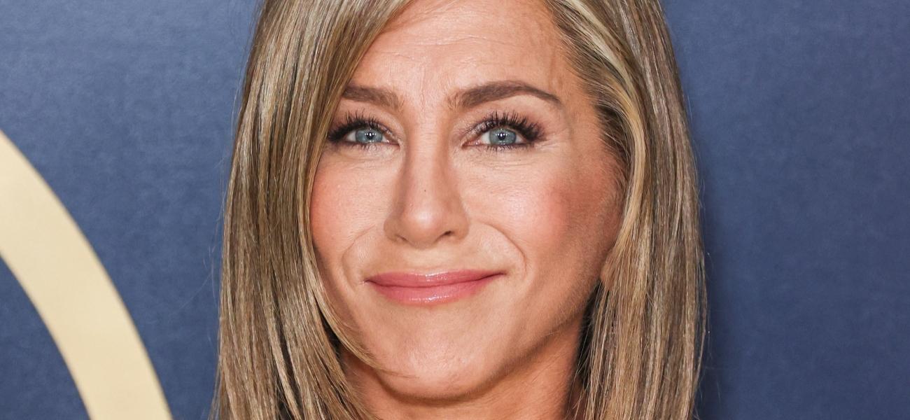 jennifer-aniston-braless-3444.jpeg