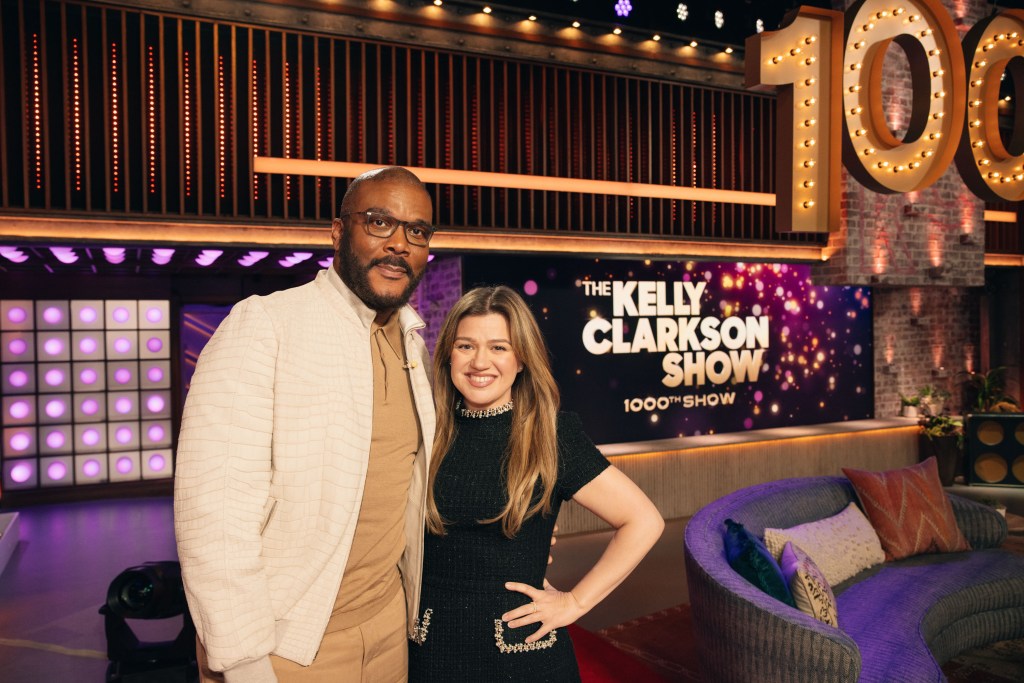 kelly-clarkson-show-1000-episodes-9327.jpeg