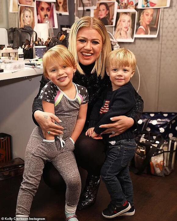 kelly-clarkson-show-return-mystery-2340.jpeg