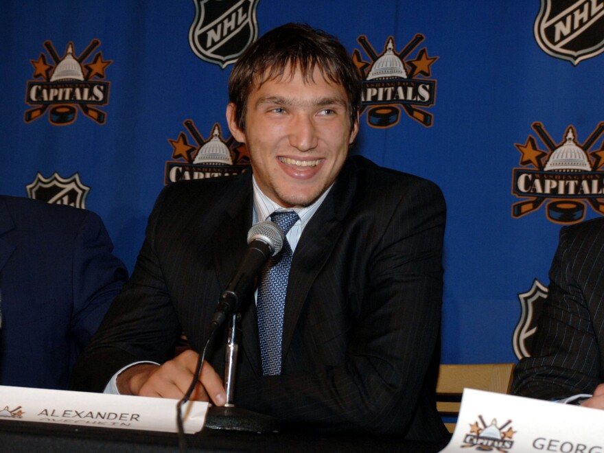 ovechkin-nhl-goals-record-7910.jpeg