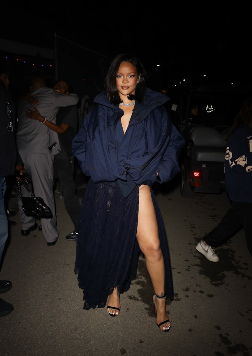 rihanna-daring-skirt-party-outfit-4219.jpeg