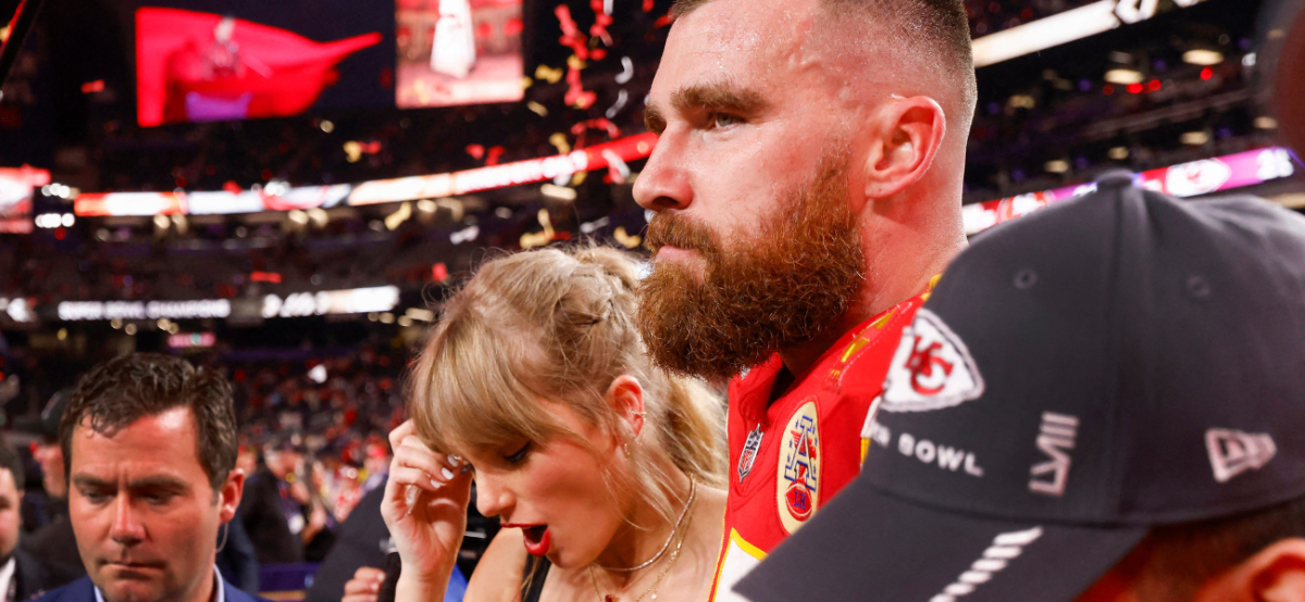 t-swift-kansas-city-chiefs-family-9952.png