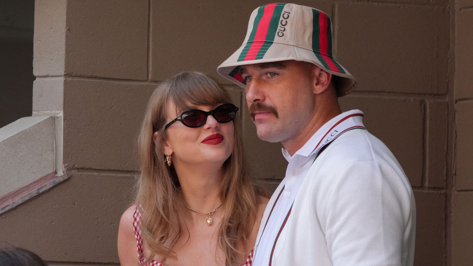 taylor-swift-travis-kelce-nfl-6245.jpeg