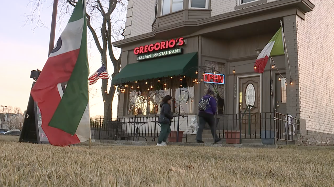 wyandotte-mom-and-pop-restaurant-overwhelmed-3534.png