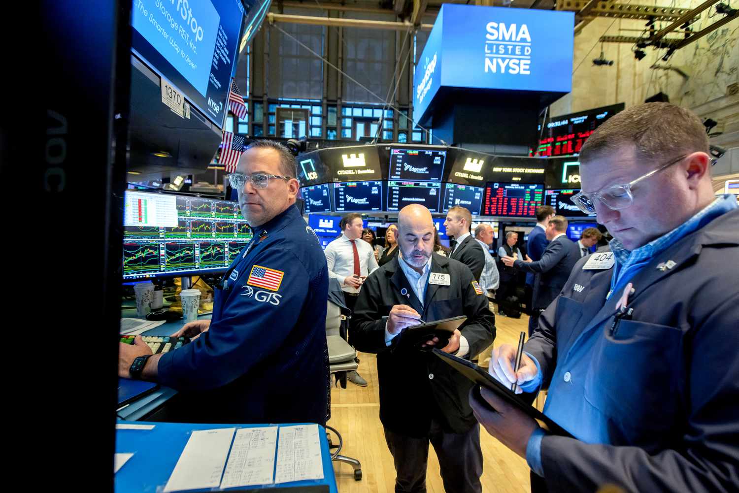 apple-stock-tariff-exemption-4140.jpeg