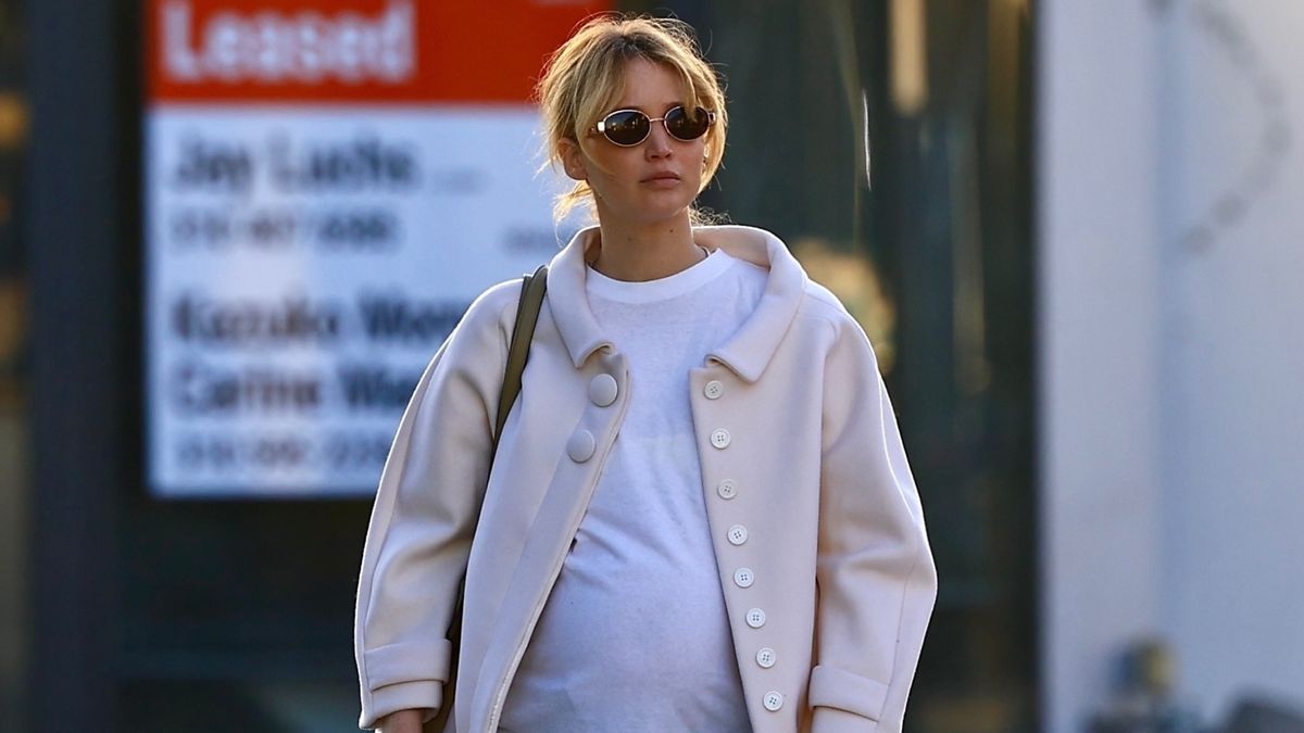 jennifer-lawrence-sneakers-bazaar-6652.jpeg
